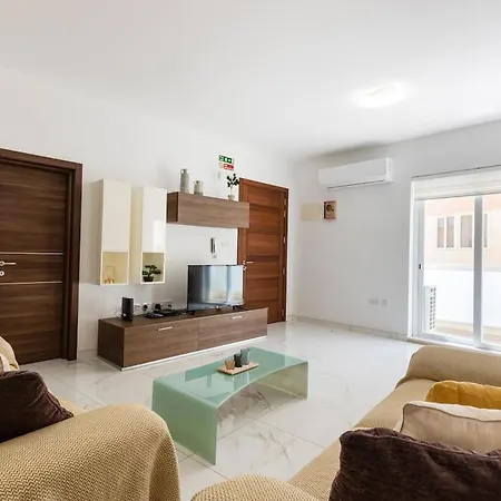 Beautiful 3br In Malta's Touristic Fishing Village By 360 Estates