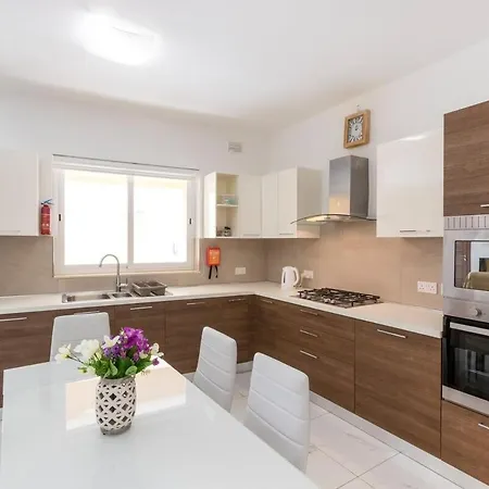 Beautiful 3br In Malta's Touristic Fishing Village By 360 Estates مرسلوك