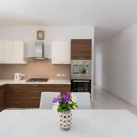 Beautiful 3br In Malta's Touristic Fishing Village By 360 Estates