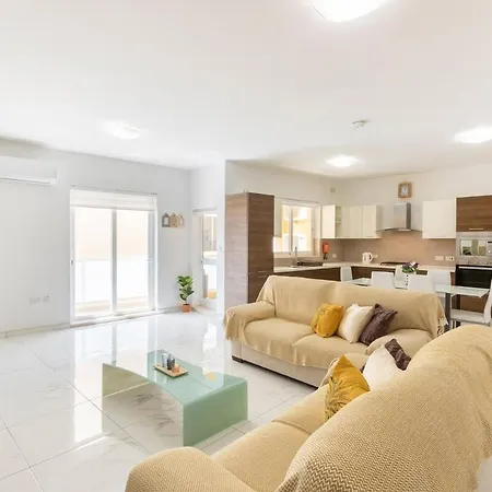 Beautiful 3br In Malta's Touristic Fishing Village By 360 Estates